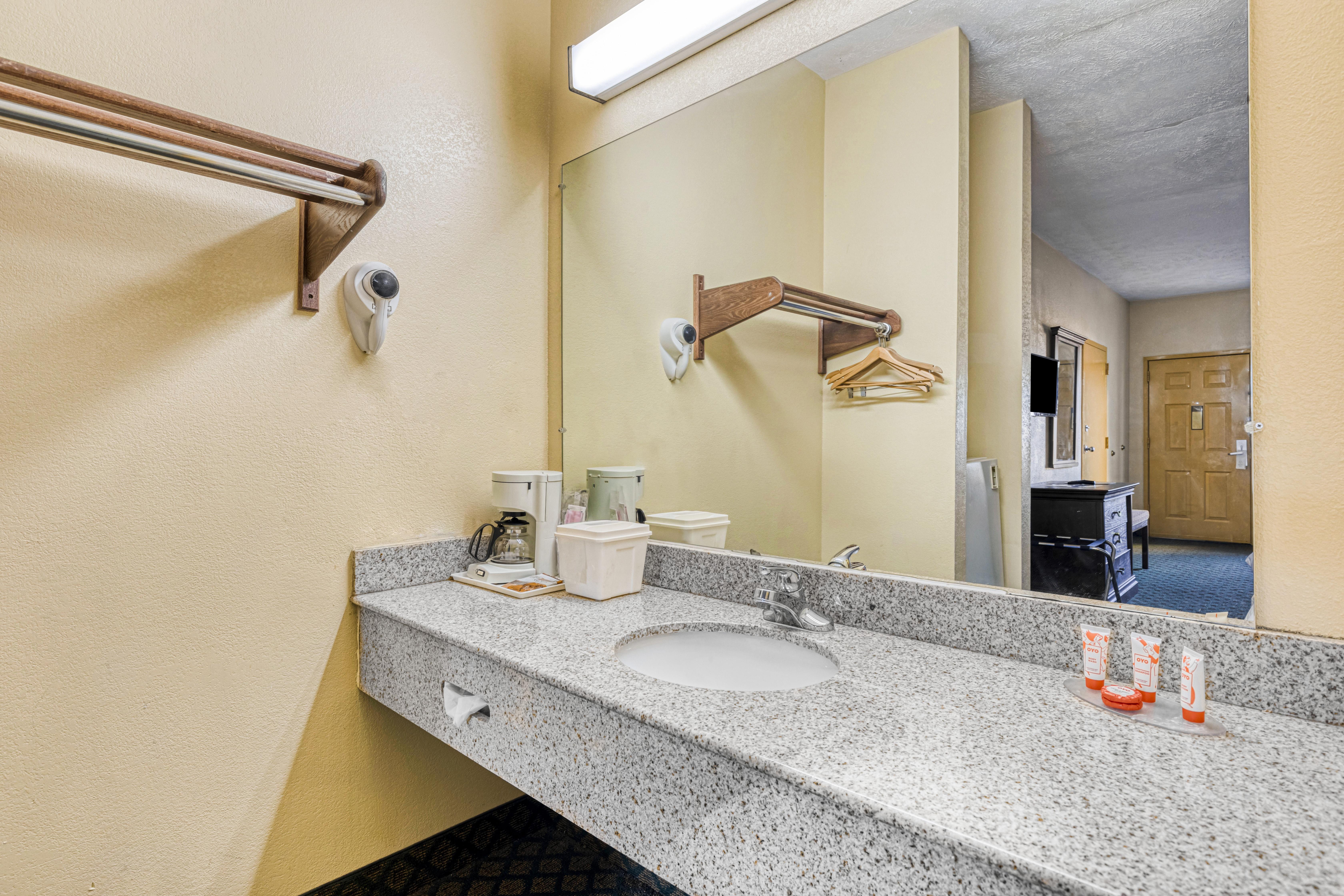 Oyo Hotel Grenada West Dış mekan fotoğraf